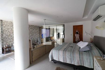 Casa à venda com 680m², 5 quartos e 5 vagasSuíte 2