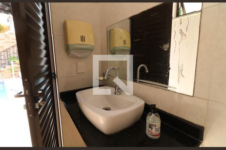 Casa à venda com 680m², 5 quartos e 5 vagasBanheiro da Piscina