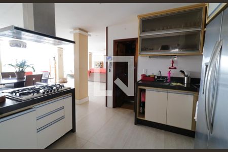 Casa à venda com 680m², 5 quartos e 5 vagasCozinha