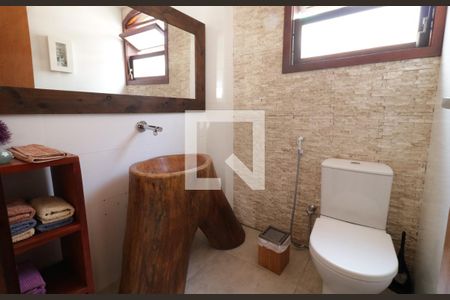 Casa à venda com 680m², 5 quartos e 5 vagasLavabo