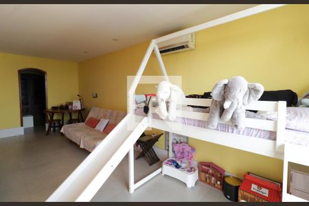 Casa à venda com 680m², 5 quartos e 5 vagasSuíte 1