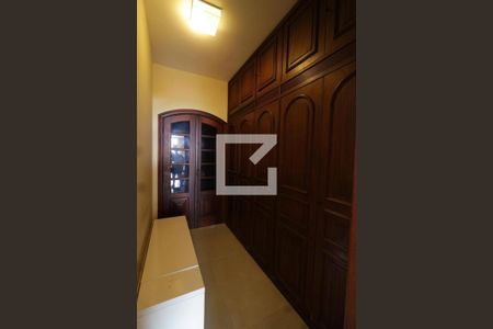 Casa à venda com 680m², 5 quartos e 5 vagasCloset da Suíte 1