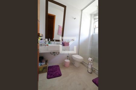 Casa à venda com 680m², 5 quartos e 5 vagasBanheiro da Suíte 1