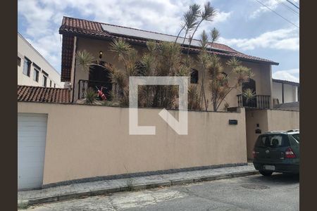 Casa à venda com 680m², 5 quartos e 5 vagasFachada