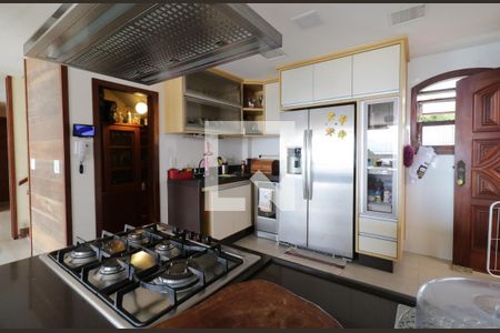 Casa à venda com 680m², 5 quartos e 5 vagasCozinha