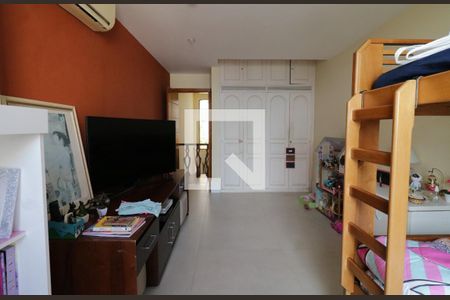 Casa à venda com 680m², 5 quartos e 5 vagasQuarto 1