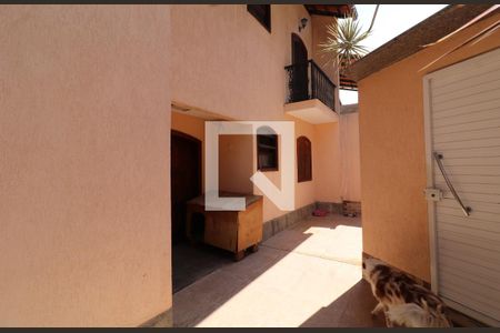 Casa à venda com 680m², 5 quartos e 5 vagasEntrada