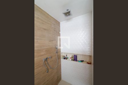 Casa à venda com 680m², 5 quartos e 5 vagasBanheiro da Suíte 2