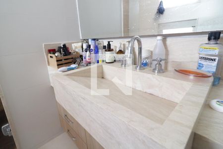 Casa à venda com 680m², 5 quartos e 5 vagasBanheiro da Suíte 2