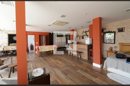 Casa à venda com 680m², 5 quartos e 5 vagasSalão de jogos