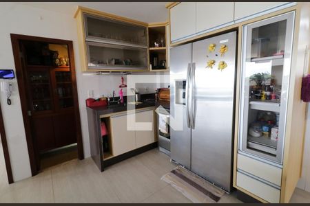 Casa à venda com 680m², 5 quartos e 5 vagasCozinha