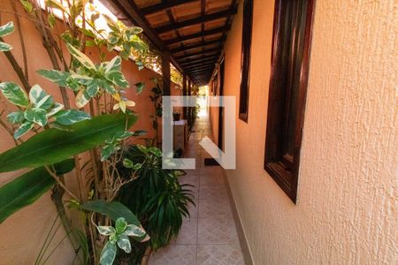 Casa à venda com 225m², 4 quartos e 1 vaga Casa à venda com 225m², 4 quartos e 1 vagacorredor externo