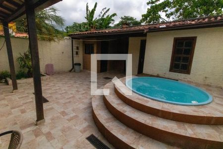 Casa à venda com 225m², 4 quartos e 1 vaga Casa à venda com 225m², 4 quartos e 1 vagaQuintal