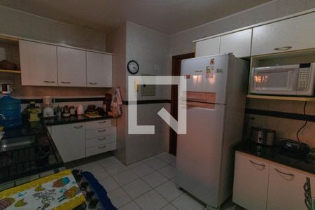 Casa à venda com 225m², 4 quartos e 1 vaga Casa à venda com 225m², 4 quartos e 1 vagaCozinha