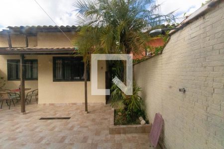 Casa à venda com 225m², 4 quartos e 1 vaga Casa à venda com 225m², 4 quartos e 1 vagaQuintal