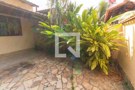 Casa à venda com 225m², 4 quartos e 1 vaga Casa à venda com 225m², 4 quartos e 1 vagaJardim