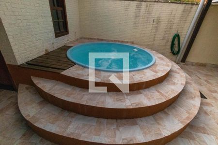 Casa à venda com 225m², 4 quartos e 1 vaga Casa à venda com 225m², 4 quartos e 1 vagaPiscina