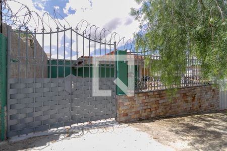 Casa para alugar com 180m², 2 quartos e 2 vagasFachada