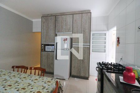 Casa à venda com 152m², 2 quartos e 2 vagasCozinha e Área de Serviço