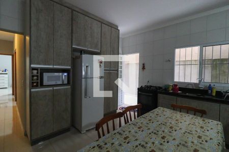 Casa à venda com 152m², 2 quartos e 2 vagasCozinha e Área de Serviço