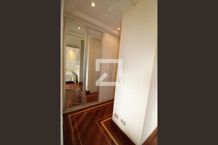 Casa à venda com 800m², 5 quartos e 8 vagasCloset da suíte 2