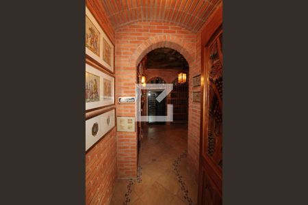 Casa à venda com 800m², 5 quartos e 8 vagasAdega