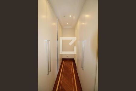 Casa à venda com 800m², 5 quartos e 8 vagasCloset da suíte 2