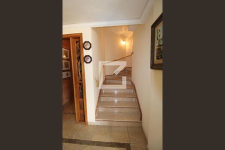 Casa à venda com 800m², 5 quartos e 8 vagasEscada