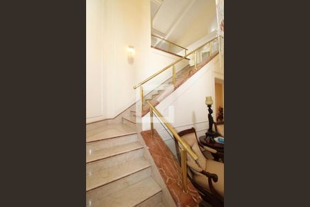 Casa à venda com 800m², 5 quartos e 8 vagasEscada