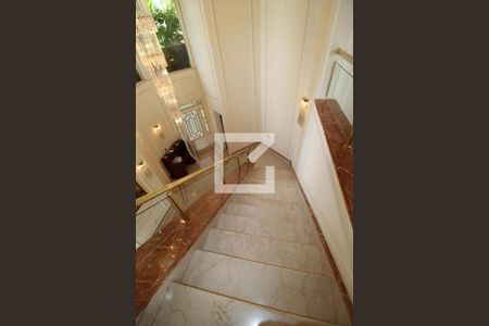 Casa à venda com 800m², 5 quartos e 8 vagasEscada