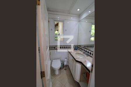 Casa à venda com 800m², 5 quartos e 8 vagasBanheiro da Suíte 4