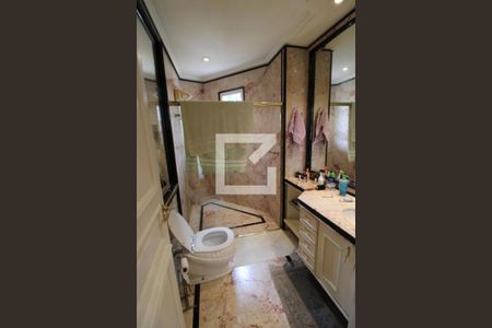 Casa à venda com 800m², 5 quartos e 8 vagasBanheiro da Suíte 2