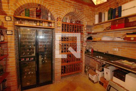 Casa à venda com 800m², 5 quartos e 8 vagasAdega