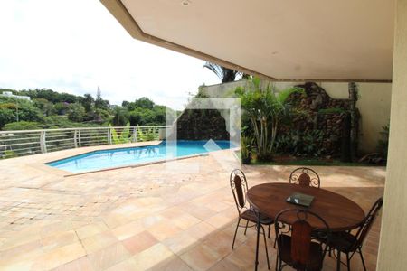 Casa à venda com 800m², 5 quartos e 8 vagasPiscina