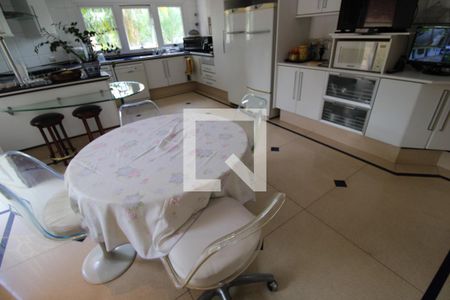 Casa à venda com 800m², 5 quartos e 8 vagasCozinha