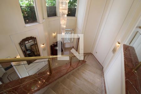 Casa à venda com 800m², 5 quartos e 8 vagasEscada