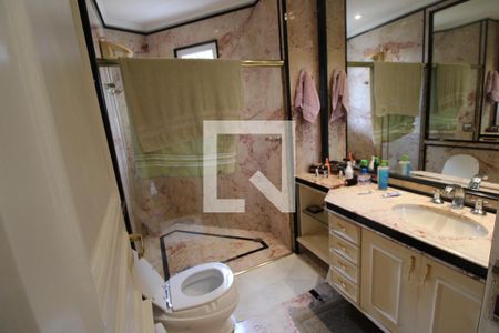 Casa à venda com 800m², 5 quartos e 8 vagasBanheiro da Suíte 2