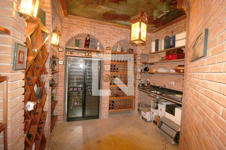 Casa à venda com 800m², 5 quartos e 8 vagasAdega