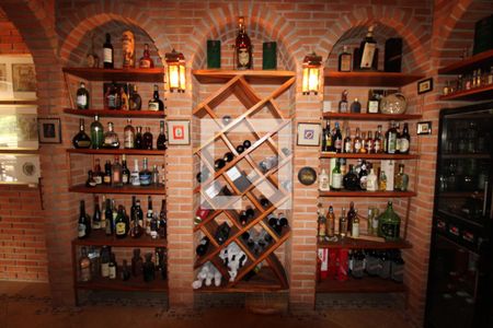 Casa à venda com 800m², 5 quartos e 8 vagasAdega