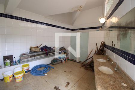 Casa à venda com 800m², 5 quartos e 8 vagasVestiario