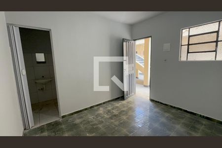 Casa para alugar com 16m², 1 quarto e sem vagaQuarto