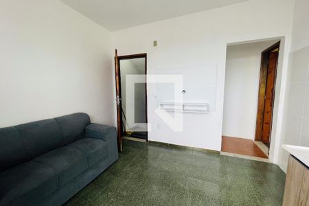 Sala de casa para alugar com 1 quarto, 30m² em Parque Duque, Duque de Caxias