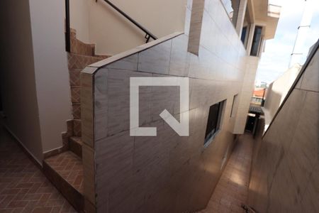 Casa para alugar com 62m², 2 quartos e sem vagaEntrada - escada