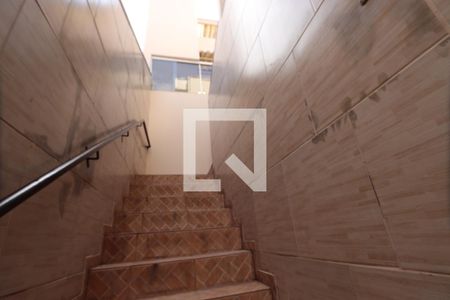 Casa para alugar com 62m², 2 quartos e sem vagaEntrada - escada
