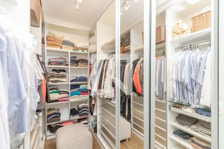 Casa de condomínio à venda com 267m², 4 quartos e 3 vagasCloset da Suíte 1