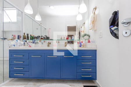 Casa de condomínio à venda com 267m², 4 quartos e 3 vagasBanheiro da Suíte 1