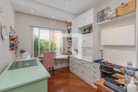 Casa de condomínio à venda com 267m², 4 quartos e 3 vagasEscritório