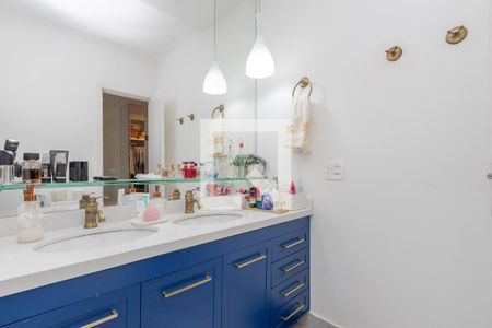 Casa de condomínio à venda com 267m², 4 quartos e 3 vagasBanheiro da Suíte 1