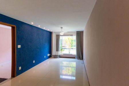 Sala de casa de condomínio para alugar com 4 quartos, 110m² em Itaipu, Niterói