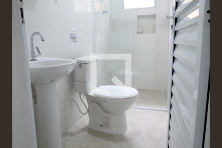 Banheiro de casa de condomínio para alugar com 1 quarto, 30m² em Chácara Inglesa, São Paulo